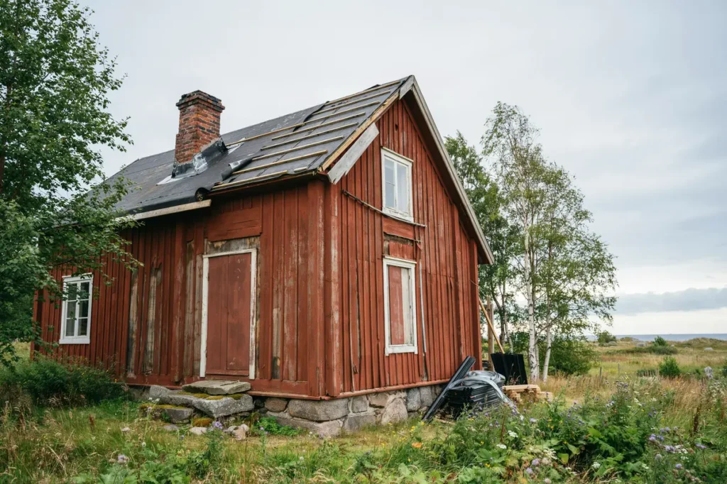 takbyte p ldre sommarhus med kontroll av skorsten